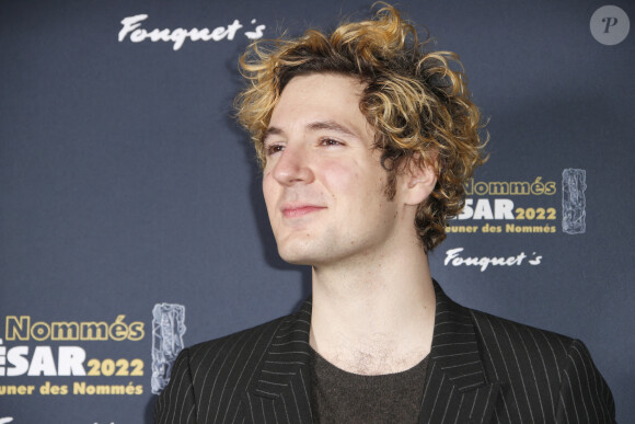 Vincent Lacoste - Photocall des nommés aux César au Fouquet's à Paris, le 6 février 2022. © Christophe Aubert/Bestimage