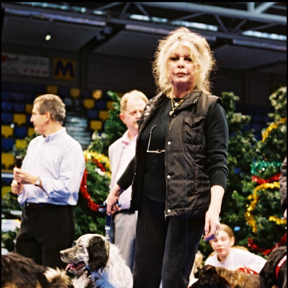 Brigitte Bardot au "Noël des animaux SPA 2004" à Levallois-Perret.