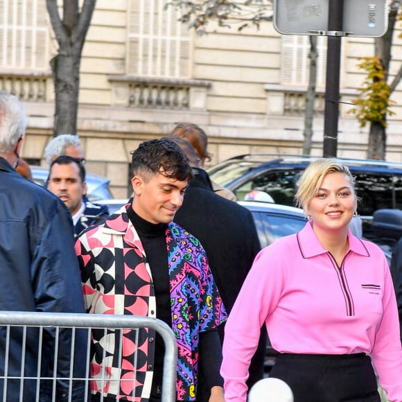 Louane Emera et son compagnon Florian Rossi arrivent au défilé de mode Miu Miu lors de la Fashion Week printemps/été 2022 à Paris, France, le 5 octobre 2021. © Veeren Ramsamy-Christophe Clovis/Bestimage 