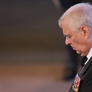 Le prince Andrew, duc d'York - Procession cérémonielle du cercueil de la reine Elisabeth II du palais de Buckingham à Westminster Hall à Londres le 14 septembre 2022. © Photoshot / Panoramic / Bestimage 
