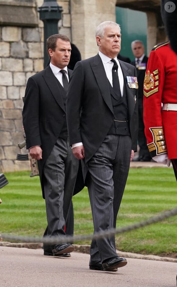 Le prince Andrew, duc d'York - Arrivée à la Cérémonie funèbre en La Chapelle Saint-Georges en présence des 15 Premiers ministres des royaumes qui ont exercé pendant les 70 ans de règne de la reine Elizabeth II d'Angleterre. Le cercueil sera descendu dans la crypte royale de la Chapelle Saint-Georges où elle reposera au côté de son époux le prince Philip, décédé le 9 avril 2021. Une cérémonie privée d'inhumation se tiendra au Mémorial du roi George VI. Windsor, le 19 septembre 2022. © Kirsty O'Connor / Bestimage 