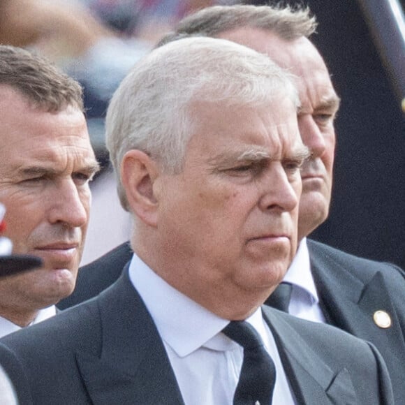 Le prince Andrew, duc d'York - Arrivées au service funéraire à l'Abbaye de Westminster pour les funérailles d'Etat de la reine Elizabeth II d'Angleterre. Le sermon est délivré par l'archevêque de Canterbury Justin Welby (chef spirituel de l'Eglise anglicane) au côté du doyen de Westminster David Hoyle. Londres © Moreau / Jacovides / Bestimage 