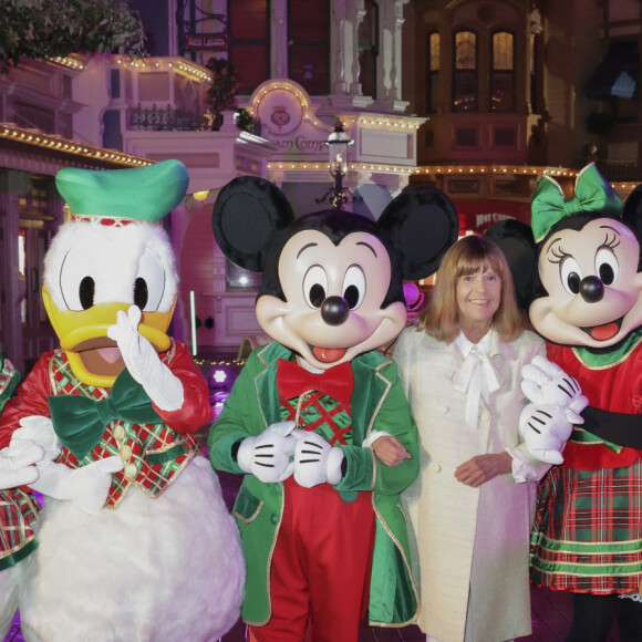 Exclusif - Daisy, Donald, Mickey, Chantal Goya, Minnie, Pluto, Dingo - Jour 3 - Tournage de l'émission "Nuit magique dans le monde de Disney" à Disneyland Paris, diffusée le 27 décembre sur M6. Le 9 septembre 2022 © C.Moreau-J.Tribeca / Bestimage 