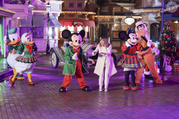 Exclusif - Chantal Goya, Mickey - Jour 3 - Tournage de l'émission "Nuit magique dans le monde de Disney" à Disneyland Paris, diffusée le 27 décembre sur M6. Le 9 septembre 2022 © C.Moreau-J.Tribeca / Bestimage 