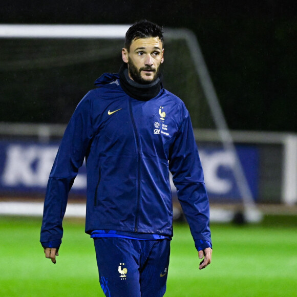 Hugo Lloris ( France ) - - Entraînement de l'équipe de France de football avant le départ pour la coupe du monde au Qatar, au centre de formation et centre National du Footbal de Clairefontaine le 15 novembre 2022.