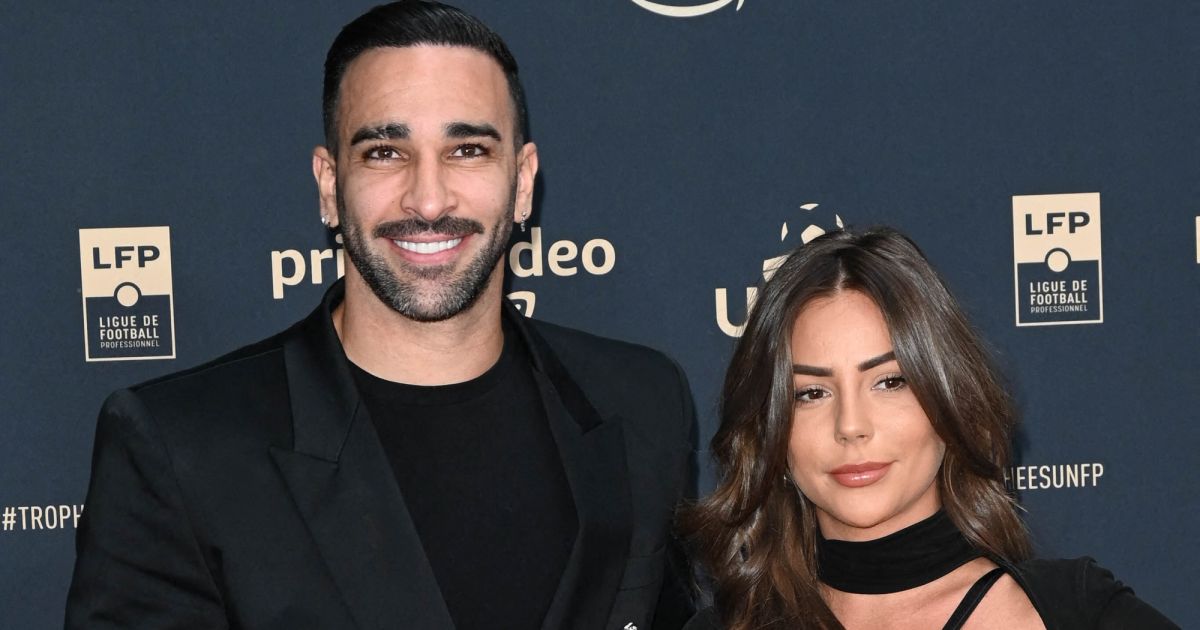 Adil Rami et sa compagne Léna Guillou - Photocall de la cérémonie des ...