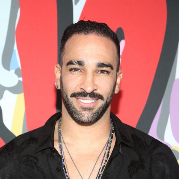 Adil Rami assiste à la soirée d'ouverture de la galerie d'art "The Cool HeART Gallery" à Beverly Hills, en présence de Nausicca, propriétaire des lieux, Damon Dash, Richard Hutchins. Le 24 juin 2021.