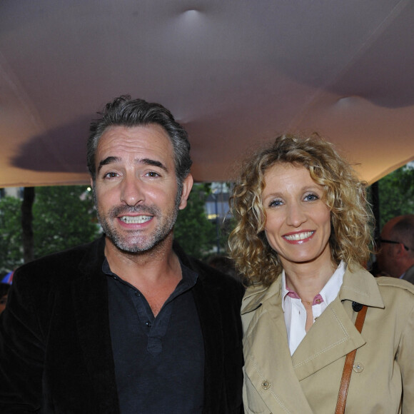 Jean Dujardin et Alexandra Lamy - Avant-première du film "Un bonheur n'arrive jamais seul" à Paris le 15 juin 2012
