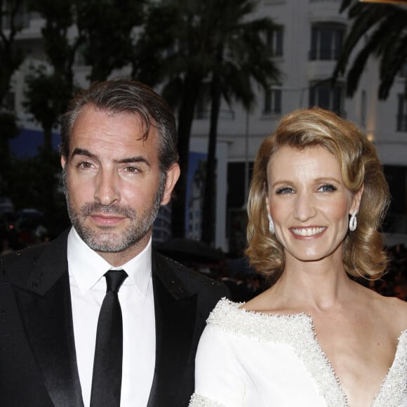 Jean Dujardin et Alexandra Lamy - Montée des marches du film "Thérèse Desqueroux" pour la cérémonie de cloture du 65ème festival de Cannes le 27 mai 2012.