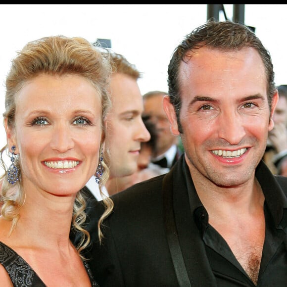 Jean Dujardin et Alexandra Lamy - 60ème festival de Cannes - Montée des marches du film "Les chansons d'amoue" © Guilaume Gaffiot / Bestimage