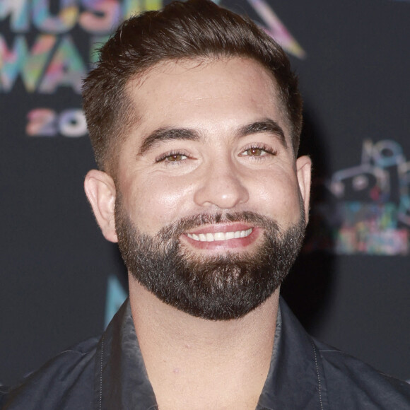 Kendji Girac au photocall de la 24ème édition des "NRJ Music Awards (NMA)" au Palais des Festivals à Cannes le 18 novembre 2022. © Christophe Aubert via Bestimage 