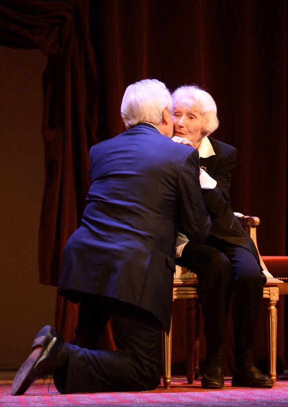 Jacques Sereys et Gisèle Casadesus - Gisèle Casadesus, "servante du théâtre", honorée par ses pairs au Théatre Edouard Vll à Paris le 29 septembre 2014.