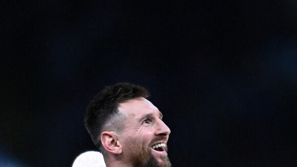 Lionel Messi : Un influenceur se fait un tatouage sur le front en hommage à la star et le regrette profondément