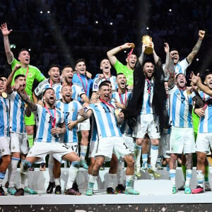 Joie de l'équipe d'Argentine et Lionel Messi - Remise du trophée de la Coupe du Monde 2022 au Qatar (FIFA World Cup Qatar 2022). Doha, le 18 décembre 2022. © Philippe Perusseau / Bestimage