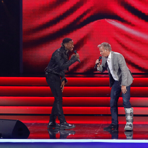 Exclusif - Abi et Franck Dubosc chantent "Regardez moi" - Enregistrement de l'émission "Tout le monde chante contre le cancer, les stars relèvent le défi" dans le cadre du gala de l'association "Tout le monde chante contre le cancer" présentée par J.Anthony au Dôme de Paris, et diffusée le 4 janvier sur W9. Le 22 novembre 2022 © Christophe Clovis-Coadic Guirec / Bestimage