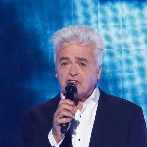 Exclusif - Daniel Lavoie chante "Belle" - Enregistrement de l'émission "Tout le monde chante contre le cancer, les stars relèvent le défi" dans le cadre du gala de l'association "Tout le monde chante contre le cancer" présentée par J.Anthony au Dôme de Paris, et diffusée le 4 janvier sur W9. Le 22 novembre 2022 © Christophe Clovis-Coadic Guirec / Bestimage