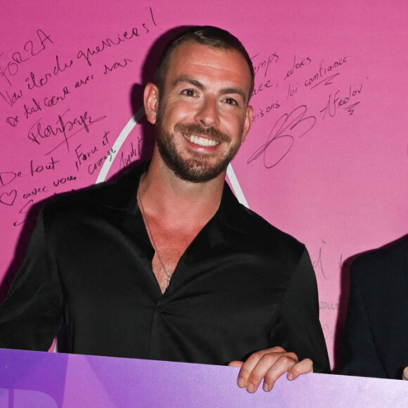 Exclusif - Julien Bert et Jérôme Anthony - Backstage - Enregistrement de l'émission "Tout le monde chante contre le cancer, les stars relèvent le défi" dans le cadre du gala de l'association "Tout le monde chante contre le cancer" présentée par J.Anthony au Dôme de Paris, et diffusée le 4 janvier sur W9. Le 22 novembre 2022 © Coadic Guirec-Christophe Clovis / Bestimage