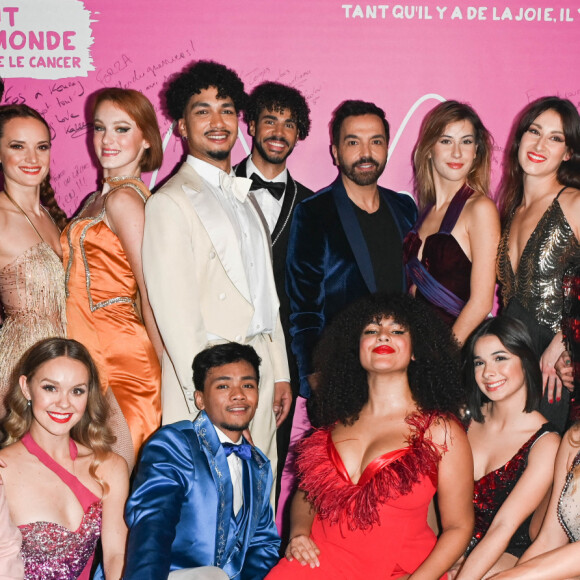Exclusif - Kamel Ouali et sa troupe "Mon premier cabaret" - Backstage - Enregistrement de l'émission "Tout le monde chante contre le cancer, les stars relèvent le défi" dans le cadre du gala de l'association "Tout le monde chante contre le cancer" présentée par J.Anthony au Dôme de Paris, et diffusée le 4 janvier sur W9. Le 22 novembre 2022 © Coadic Guirec-Christophe Clovis / Bestimage