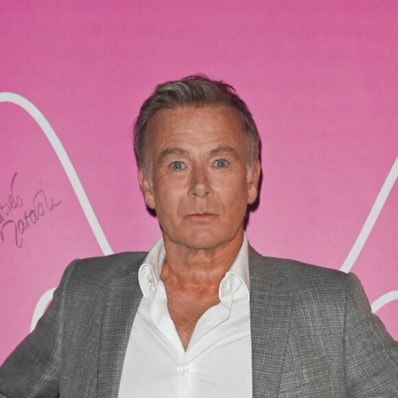 Exclusif - Franck Dubosc - Backstage - Enregistrement de l'émission "Tout le monde chante contre le cancer, les stars relèvent le défi" dans le cadre du gala de l'association "Tout le monde chante contre le cancer" présentée par J.Anthony au Dôme de Paris, et diffusée le 4 janvier sur W9. Le 22 novembre 2022 © Coadic Guirec-Christophe Clovis / Bestimage