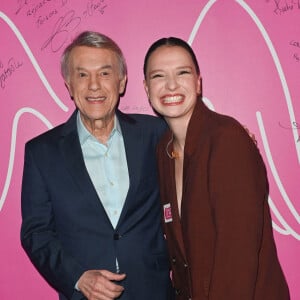 Exclusif - Salvatore Adamo et Anne Sila - Backstage - Enregistrement de l'émission "Tout le monde chante contre le cancer, les stars relèvent le défi" dans le cadre du gala de l'association "Tout le monde chante contre le cancer" présentée par J.Anthony au Dôme de Paris, et diffusée le 4 janvier sur W9. Le 22 novembre 2022 © Coadic Guirec-Christophe Clovis / Bestimage