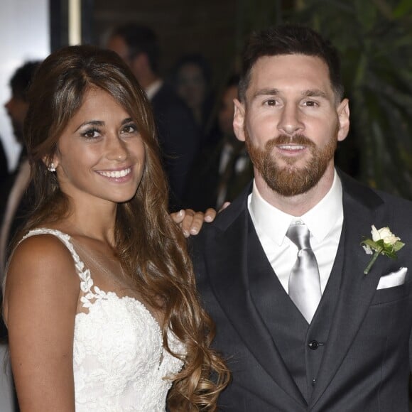 Lionel Messi et Antonella Roccuzzo lors de leur mariage au Pullman City Center de Rosario en Argentine.