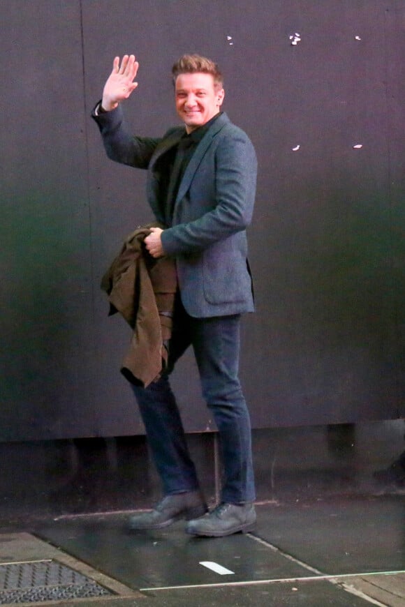 Jeremy Renner tourne une scène de la série Hawkeye" à New York le 4 décembre 2020.