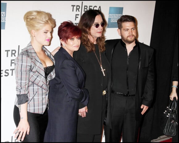 Kelly, Sharon, Ozzy et Jack Osbourne à l'avant-première du film "God Bless Ozzy Osbourne" à New York en 2011.