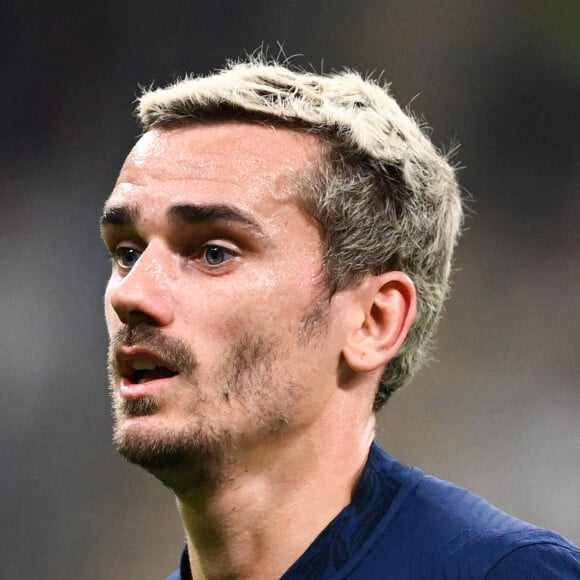 Antoine Griezmann au match de football de quart de finale opposant la France à l'Angleterre lors de la coupe du Monde au stade Al Bayt à Al Khor au Qatar. © Philippe Perusseau/Bestimage