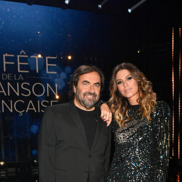 Exclusif - André Manoukian et Laury Thilleman - Backstage - Enregistrement de l'émission "La fête de la Chanson française" à Paris, diffusée le 29 novembre sur France 2. Le 7 novembre 2022 © Cyril Moreau-Veeren / Bestimage On a tous en nous une chanson liée à l'enfance, à la première rencontre, au premier baiser, une chanson pour rire et une pour pleurer. La fête de la chanson française célèbre ces chansons-souvenirs qui nous font tous vibrer. L.Thilleman, accompagnée d'A.Manoukian au piano, vous invite à une soirée de fête autour des chansons de nos vies. Les plus grands artistes de la scène musicale française se retrouvent pour des moments uniques de musique, des rencontres, des impros, des duos et des reprises inoubliables. Cette année, une nouveauté puisque les artistes partagent leur plaisir, leur trac et leurs émotions avec le public lors des répétitions et dans les coulisses de l'émission. Au programme de cette soirée de fête, il y aura notamment : Une ouverture inédite avec la présence exceptionnelle de M.Polnareff. Un moment de fête autour de K.Girac et ses amis guitaristes Une surprise émouvante pour Zazie Des séquences musicales exclusives avec B.Biolay, Grand Corps Malade et J.Armanet Un hommage à C.Aznavour à l'occasion du 5e anniversaire de sa disparition Des découvertes musicales avec Adé, E.Peters, Santa... Et bien sûr les anecdotes incontournables d'A.Manoukian ! 