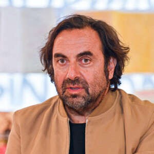 André Manoukian dédicace son livre "Sur les routes de la musique" à la librairie Filigranes à Bruxelles le 13 octobre 2021. © Frédéric Andrieu / Bestimage 