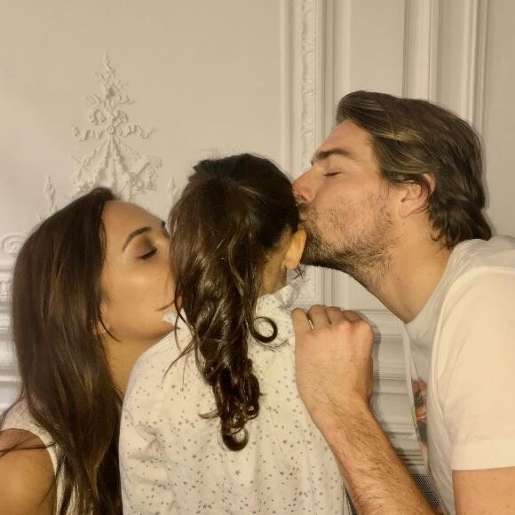 Valérie Bègue partage une photo avec sa fille Jazz et son ex-mari Camille Lacourt sur Instagram le 3 avril 2017.