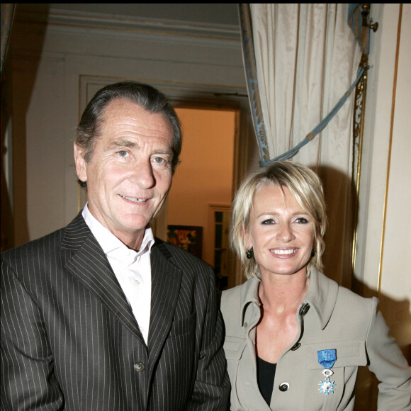 Sophie Davant et William Leymergie à la cérémonie de remise des insignes de Chevalier dans l'ordre national du Mérite.