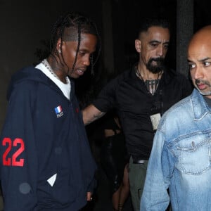 Exclusif - Travis Scott à la sortie de "The Fleur Room" après avoir fait la fête toute la nuit avec K.Jenner à West Hollywood le 15 octobre 2022. 