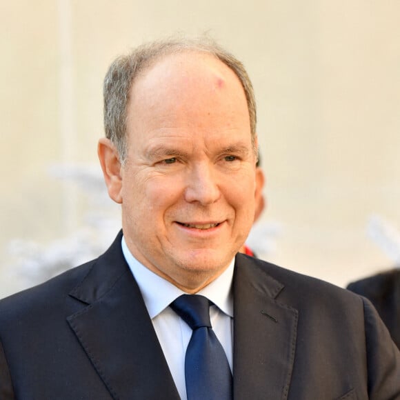 Le prince Albert II de Monaco durant la présentation du trophée de "Champion de France" de Rugby à 7 au Palais princier de Monaco, le 23 décembre 2022, pour l'équipe Monaco Rugby Seven, sacrée championne lors de la finale le 19 novembre 2022. © Bruno Bebert / Bestimage 