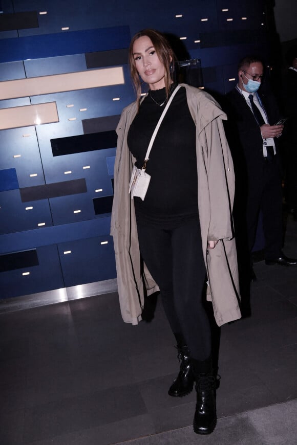 Exclusif - Vitaa (enceinte de son 3ème enfant) - People dans les loges lors du huitième de finale aller de la Ligue des champions entre le PSG et le Real Madrid au Parc des Princes à Paris le 15 février 2022. © Rachid Bellak/Bestimage 