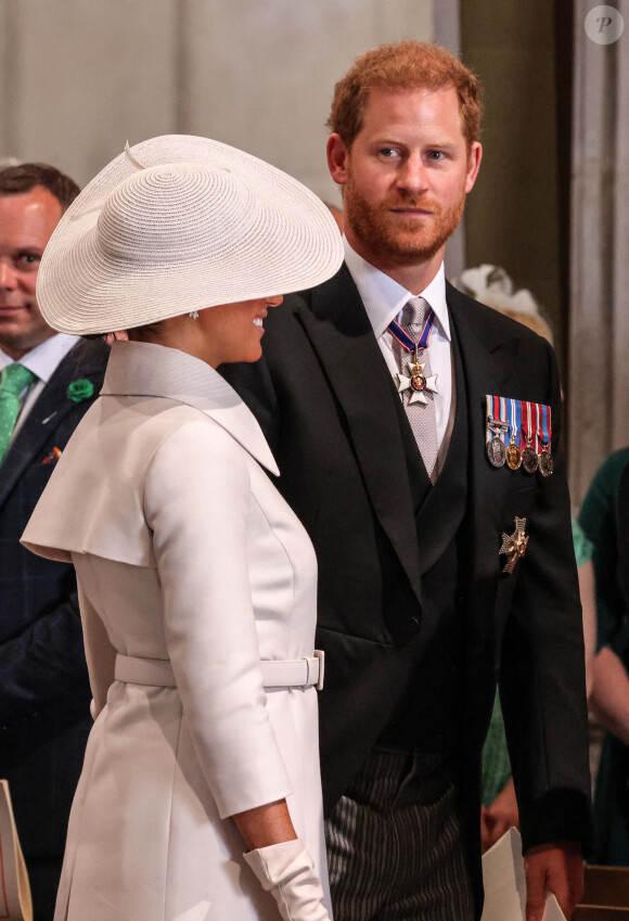 Le prince Harry, duc de Sussex et Meghan Markle, duchesse de Sussex - Les membres de la famille royale et les invités lors de la messe célébrée à la cathédrale Saint-Paul de Londres, dans le cadre du jubilé de platine (70 ans de règne) de la reine Elisabeth II d’Angleterre. Londres, le 3 juin 2022.  The Duke and Duchess of Sussex arriving for the National Service of Thanksgiving at St Paul's Cathedral, London, on day two of the Platinum Jubilee celebrations for Queen Elizabeth II. Picture date: Friday June 3, 2022. 