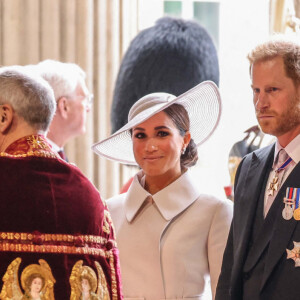 Le prince Harry, duc de Sussex et Meghan Markle, duchesse de Sussex - Les membres de la famille royale et les invités lors de la messe célébrée à la cathédrale Saint-Paul de Londres, dans le cadre du jubilé de platine (70 ans de règne) de la reine Elisabeth II d’Angleterre. Londres, le 3 juin 2022.  The Duke and Duchess of Sussex arriving for the National Service of Thanksgiving at St Paul's Cathedral, London, on day two of the Platinum Jubilee celebrations for Queen Elizabeth II. Picture date: Friday June 3, 2022. 