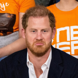 Le prince Harry, duc de Sussex, assiste à la dynamophilie lors de la 5ème édition des Jeux Invictus 2020 au Zuiderpark à La Haye, Pays-Bas, le 21 avril 2022.  Prince Harry, Duke of Sussex visits Powerlifting during the 5th the Invictus Games at Zuiderpark in The Hague, The Netherlands, on April 21, 2022. 