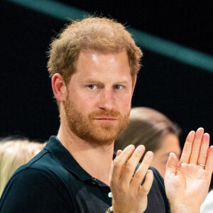 Le prince Harry assiste aux matchs de rugby en chaise roulante, au cinquième jour des Invictus Games 2020 à La Haye, le 20 avril 2022.  Prince Harry attends wheelchair rugby matches on day five of the Invictus Games 2020 in The Hague on April 20, 2022. 