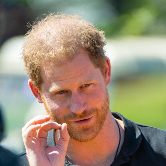 Le prince Harry, duc de Sussex, assiste à la course d'aviron en salle aux Jeux Invictus 2020 (jour 5) au Zuiderpark à La Haye, Pays-Bas, le 20 avril 2022.  Prince Harry, Indoor rowing in Zuiderpark at the 2020 Invictus Games in The Hague, Netherlands, April 20, 2022, Day 5. 