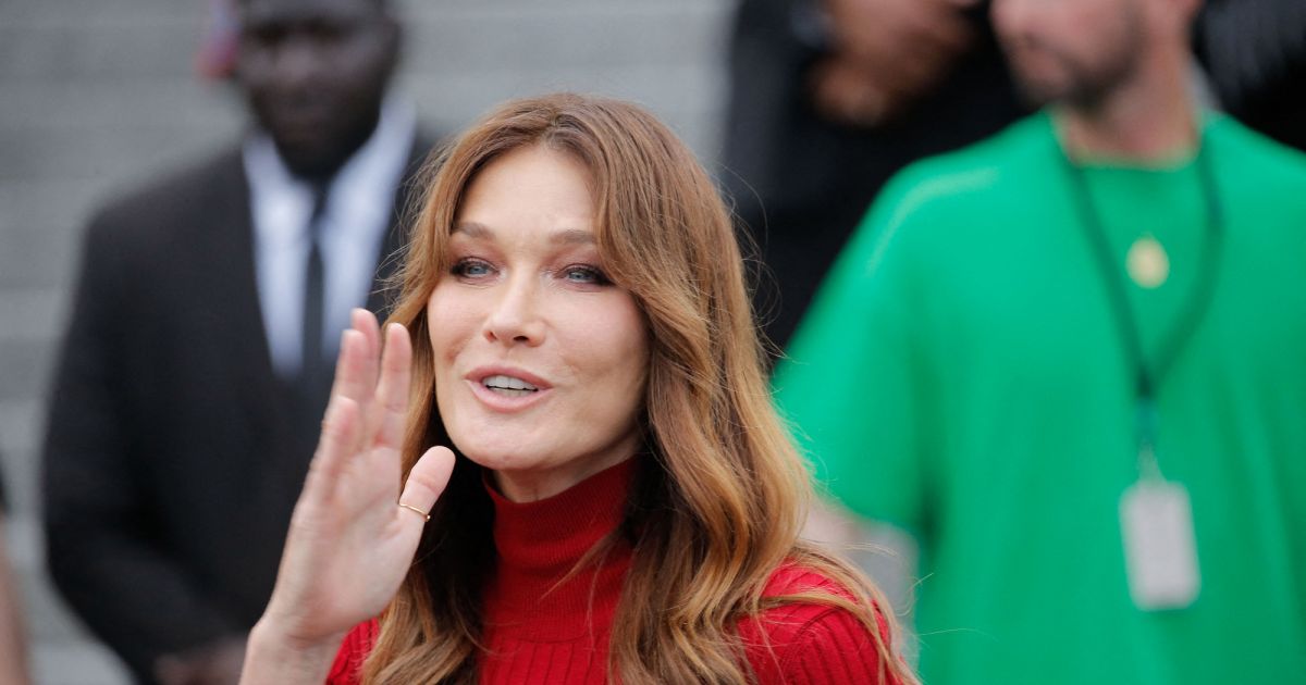 Carla Bruni Sarkozy Arrivées Au Défilé De Mode Hommes Printemps été Ami Au Sacré Coeur à Paris 