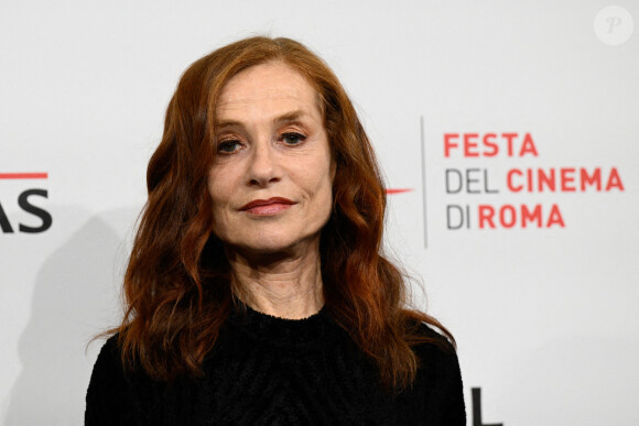 Isabelle Huppert, au photocall du film "L'ombra di Caravaggio" lors de la 17e édition du Festival du Film de Rome, le 18 octobre 2022. © Fabrizio Corradetti/LPS via Zuma Press/Bestimage