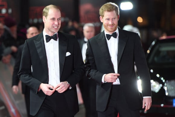 Le prince William, duc de Cambridge et le prince Harry à la premiere de Star Wars, épisode VIII : Les Derniers Jedi au Royal Albert Hall à Londres, le 12 décembre 2017 