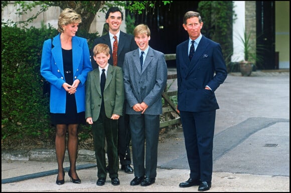 Le prince William avec ses parents Lady Diana et le prince Charles et son frère Harry à Eton en 1995.