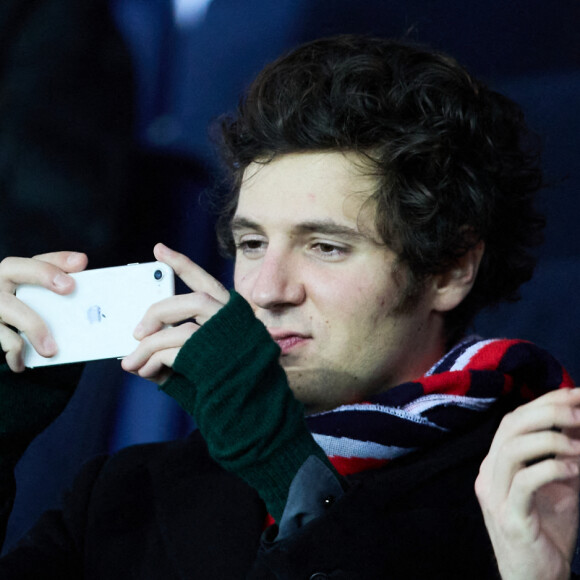 Vincent Lacoste - People dans les tribunes du match de Ligue 1 Uber Eats "PSG contre Angers" (2-0) au Parc des Princes à Paris le 11 janvier 2023. © Cyril Moreau/Bestimage