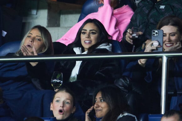 Bruna Biancardi (compagne de Neymar) - People dans les tribunes du match de Ligue 1 Uber Eats "PSG contre Angers" (2-0) au Parc des Princes à Paris le 11 janvier 2023. © Cyril Moreau/Bestimage