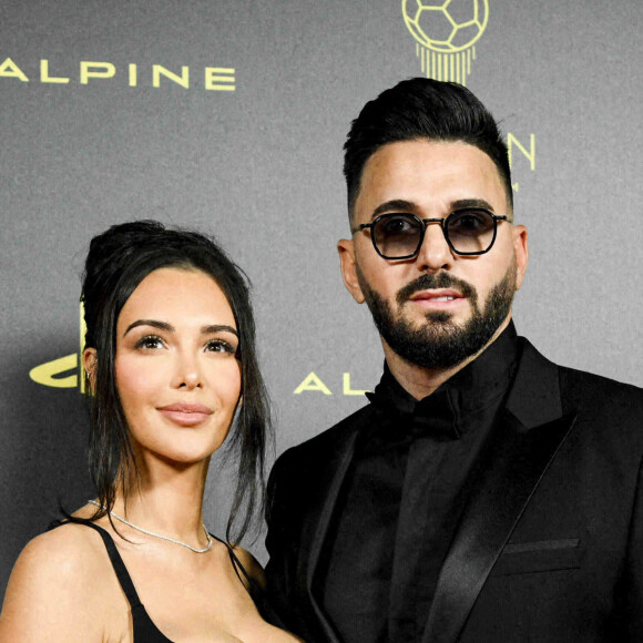 Nabilla (Benattia) et son mari Thomas Vergara au photocall de la 66ème cérémonie du Ballon d'Or au Théâtre du Chatelet à Paris le 17 octobre 2022.