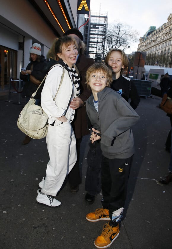 Exclusif - Julie Depardieu et ses enfants - Arrivées à la première du film Astérix et Obélix "L'Empire du Milieu" au cinéma Le Grand Rex à Paris le 15 janvier 2023.
