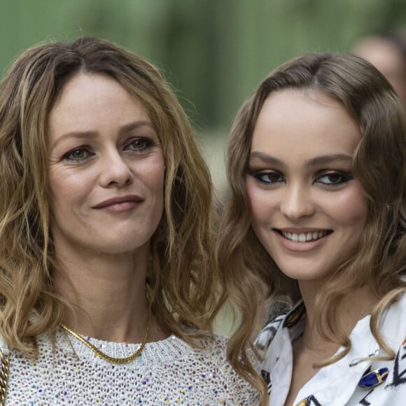 Vanessa Paradis et sa fille Lily-Rose Depp - Les célébrités au photocall du défilé "Chanel Cruise Collection 2020" au Grand Palais. Paris, le 3 mai 2019. © Olivier Borde/Bestimage