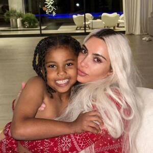 Kim Kardashian et son fils Saint West sur les réseaux sociaux.